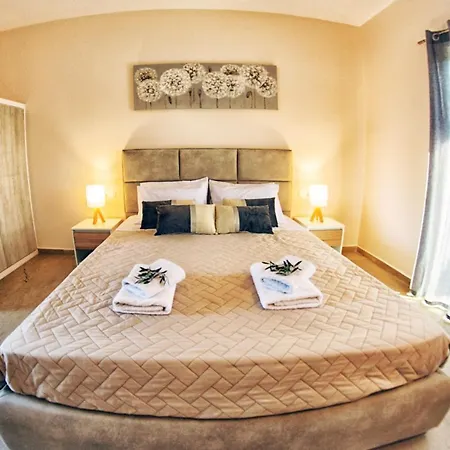 Apartment Costas Mesongí