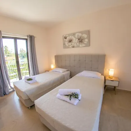 Apartment Costas Mesongí