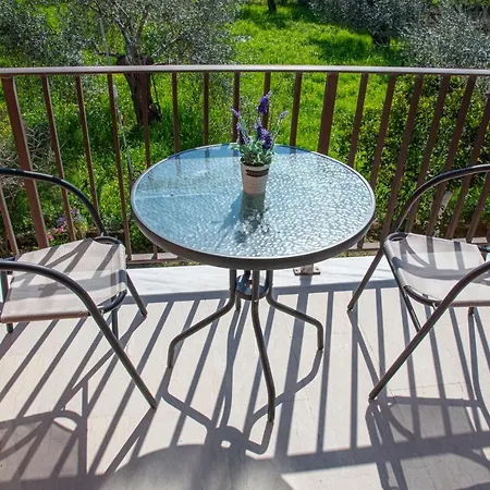 Costas Apartament Mesongí