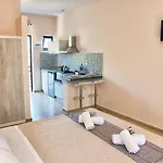 Costas Apartment Mesongi