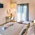 Costas Apartment Mesongi