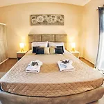 Apartment Costas Mesongi