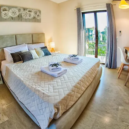 Apartament Costas Mesongí
