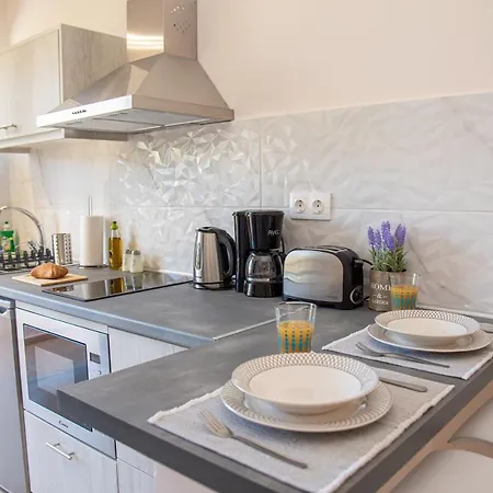 Costas Apartament Mesongí