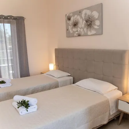 Apartament Costas Mesongí